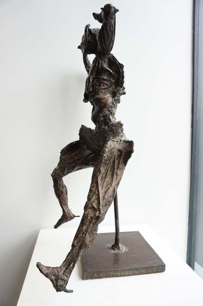 Jean-Robert IPOUSTEGUY (1920-2006) 
Personnage en mouvement, 1976
Epreuve en bronze...