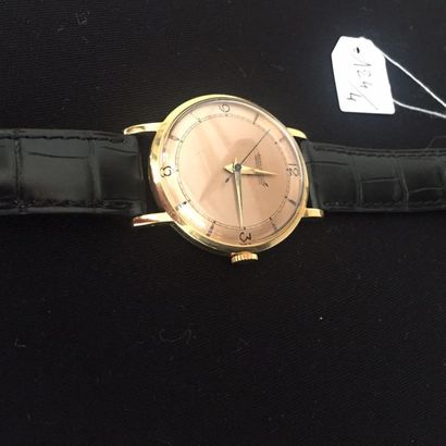 null JAEGER LeCOULTRE
Vers 1950
Modèle homme or jaune 18K Jumbo.
Cadran or rose,...