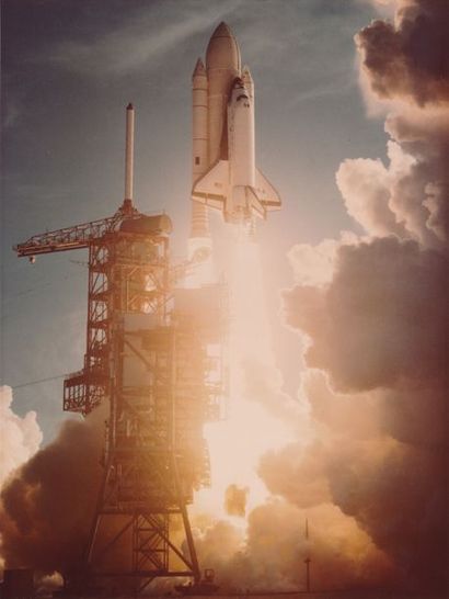 null Nasa. Navette spatiale (Mission STS-01). Lancement historique de la navette...
