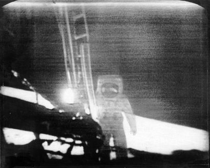 null Nasa. Mission Apollo 11. L'astronaute Neil Armstrong vient de poser le pied...
