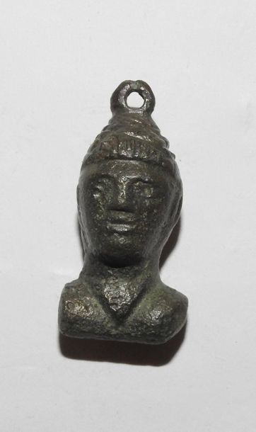 null Poids de balance représentant un homme en buste

Bronze 3.4 cm

Période rom...