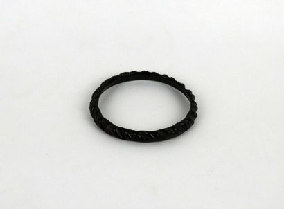 null Grand bracelet cannelé en pate de verre

8 cm

Egypte romaine ou islamique