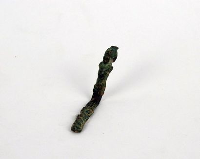 null Spatule en bronze dont le manche est orné d'un personnage

6 cm

Période ro...