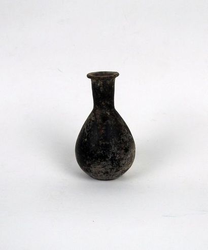 null Vase tubulaire de couleur noire

Terre cuite 10 cm

Période romaine