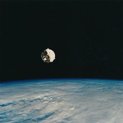 null Nasa. Très belle vue depuis la navette spatiale Endeavour du système RMS (Remote...