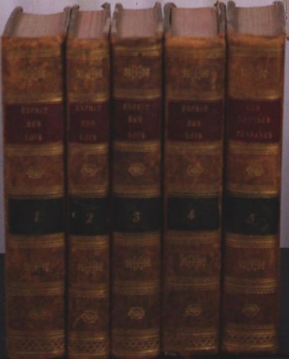 MONTESQUIEU «L'esprit des lois Vol.1 à 5 Amsterdam 1785.
