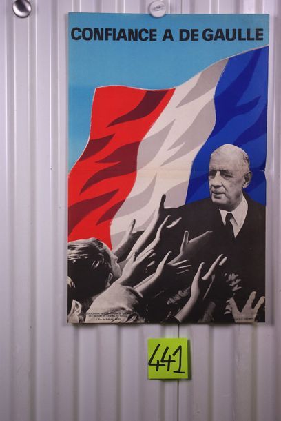 null Trois affiches «François Mitterrand» -«Charles de Gaulle» et «oui.
à la France»,...