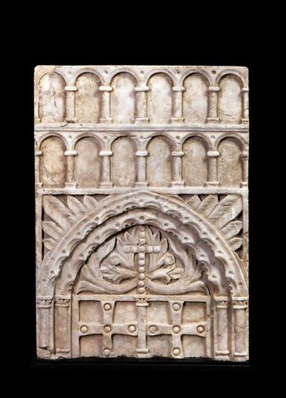 null Relief. Marbre orné de motifs d'arcades miniatures architecturales. Art byzantin.
H:...