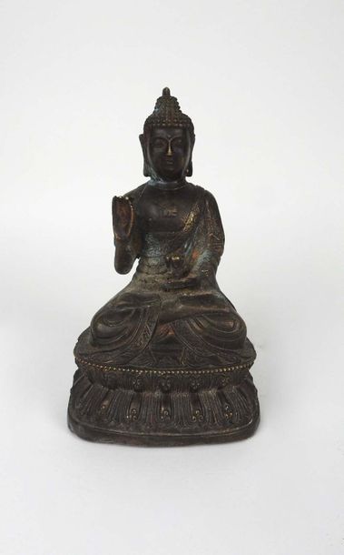 null Bouddha en bronze. XIXe Sino-tibétain.