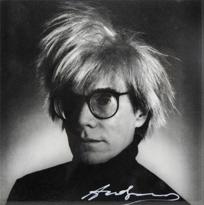 null Andy Warhol (1928-1987)
Portrait
Tirage argentique signé de la main de l’artiste
22...