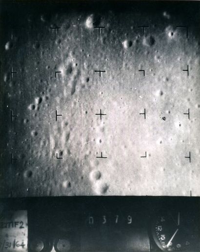 null Nasa. Sonde Rangers VII : vue de la surface lunaire quelques minutes avant l'impact....