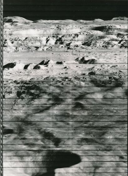 null Nasa. Mission Lunar Orbiter. Photographie historique. La première vue rapprochée...
