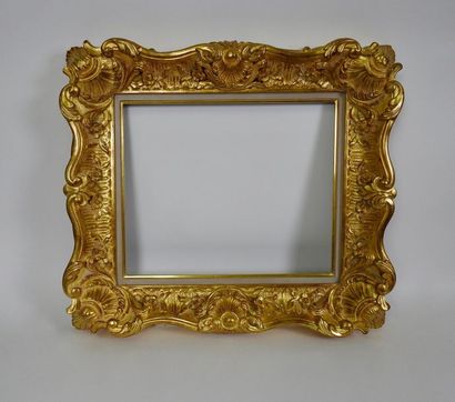null Cadre en bois stuqué et doré à forte sculpture de style Louis XV
46,5 x 38,5...