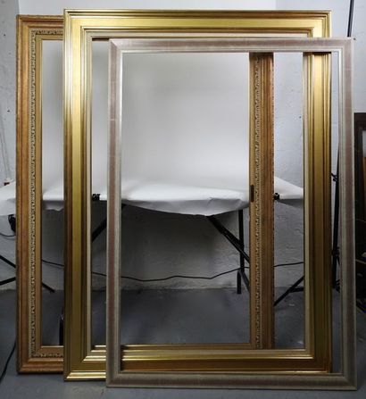 null Lot de 3 cadres en bois stuqué et doré ou laqué
- 130 x 89 cm (laqué)
- 130...
