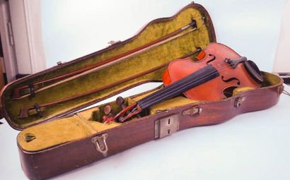 null Lavest Jules : violon signé, conçu en 1921 et portant le N° 73 avec 2 archets...