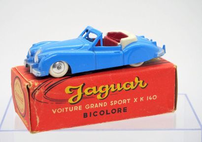 null 
Quiralu – France – métal – 1/43e (1)

Modèle d’époque 
Jaguar XK 140 roadster
Bleue,...