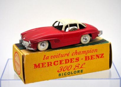 null Quiralu – France – métal – 1/43e (1) 



Modèle d’époque 

Mercedes 300 SL

Bicolore...
