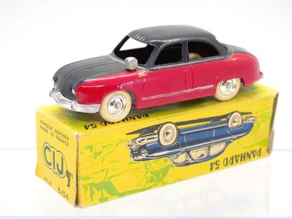 null 

CIJ – France – métal – 1/43e (1) 



# 3/54 T – Panhard Dyna Z 1954 «Taxi»

Rouge...