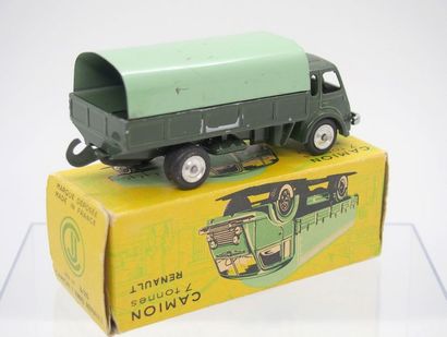 null 

# 3/25 – Camion Renault 7 tonnes

1ere version. Vert, bâche verte, jantes...