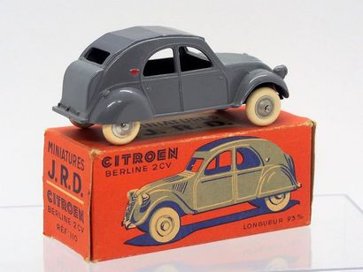 null 

JRD – France – métal – 1/43e (1) 



# 110 – Citroën 2 CV berline malle «Speed»



Grise,...