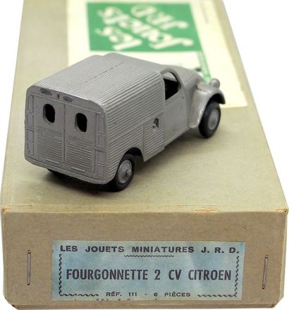null 

JRD – France – métal – 1/43e (1) 



Avec rare boîte revendeur (vide) de 6...