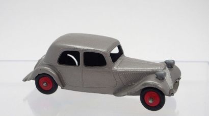 null 
Dinky-Toys – France - métal – 1/43e (1)

Peu courant

# 24 N – Citroën Traction...