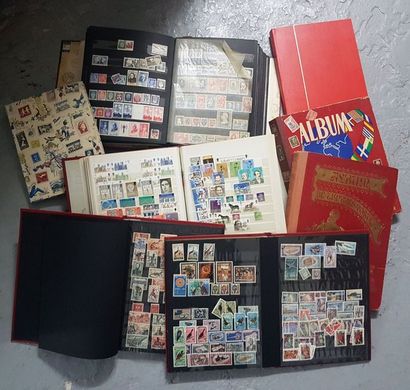 null Fort lot de timbres comprenant albums dont Polynésie, Nouvelle Calédonie, etc......