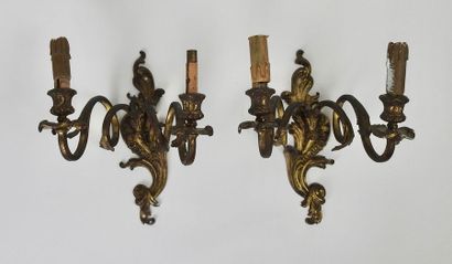 null Paire d’appliques en bronze à deux bras de lumières
Style du XVII° siècle
L...