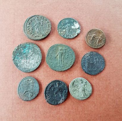 null Jolie lot de monnaies composé de 3 follis, 5 antoniniens et une maiorina, empereurs...