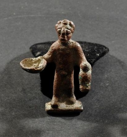 null Orant. Bronze. Type celto-romain. Iers s ap J. C.
H: 6cm.