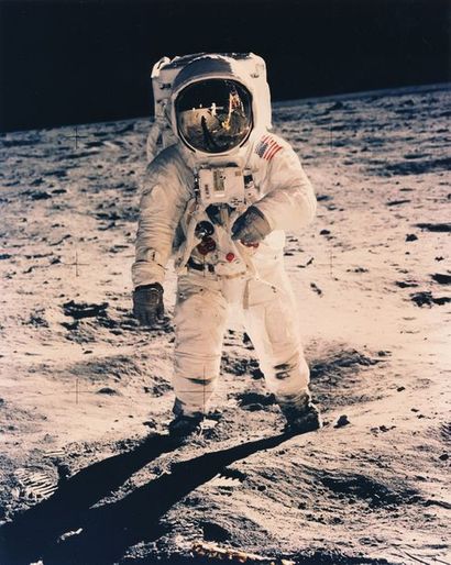 null Nasa. Mission Apollo 11. L'astronaute Buzz Aldrin debout sur le sol lunaire....