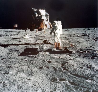 null Nasa. Mission Apollo 11. L'astronaute Buzz Aldrin réalise des expériences scientifiques...