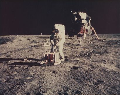 null Nasa. Mission Apollo 11. Rare. L'astronaute Buzz Aldrin se prépare à déployer...