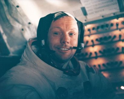 null Nasa. Mission Apollo 11. A l'intérieur du module de commande, l'astronaute Neil...