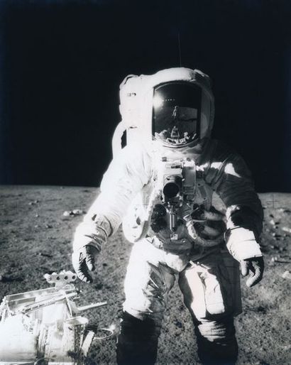 null Nasa. L'astronaute Alan L. Bean est photographié avec la trousse à outils au...