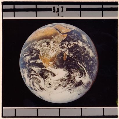 null NASA. Vue de la Terre depuis l'Espace. Circa 1972. Tirage chromogénique d'époque...