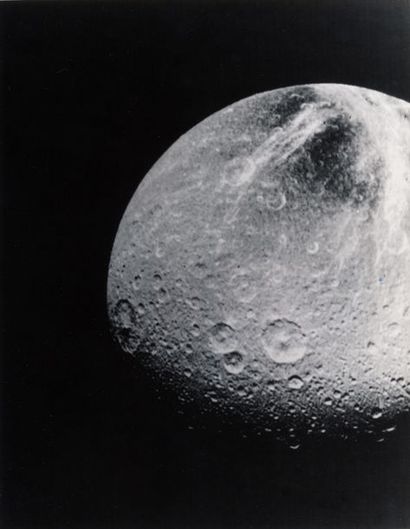 null Nasa. Lune Dioné, satellite de la planète Saturne réalisée par la sonde Voyager...