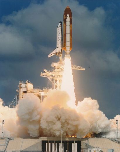 null Nasa. Parfait décollage de la navette spatiale ATLANTIS (Mission STS-46) le...