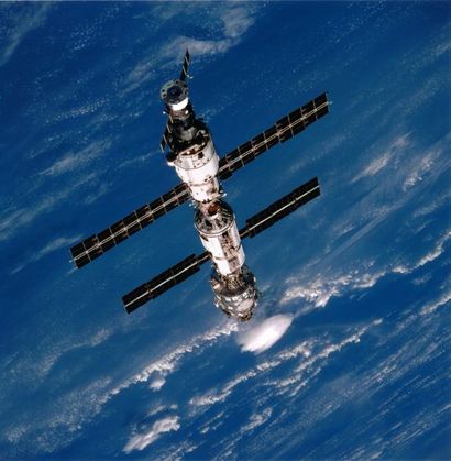null Nasa. La Station Spatiale Internationale photographiée depuis la navette spatiale...