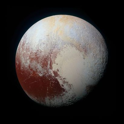 null Nasa. GRAND FORMAT. Cette impressionnante vue de Pluton longtemps considérée...