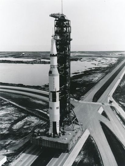 null Nasa. La fusée Saturne V de la mission Apollo 11 en cours d'acheminement sur...