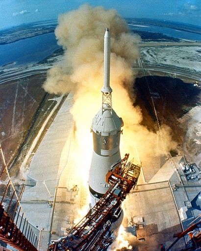 null Nasa. L'immense engin spatial Apollo 11 d'une hauteur de près de 100 mètres...