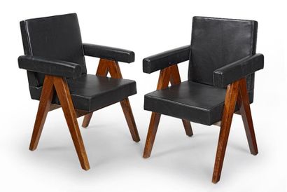 Pierre Jeanneret (1896-1967) Paire de fauteuils dit «Committee chair» en teck massif... Gazette Drouot