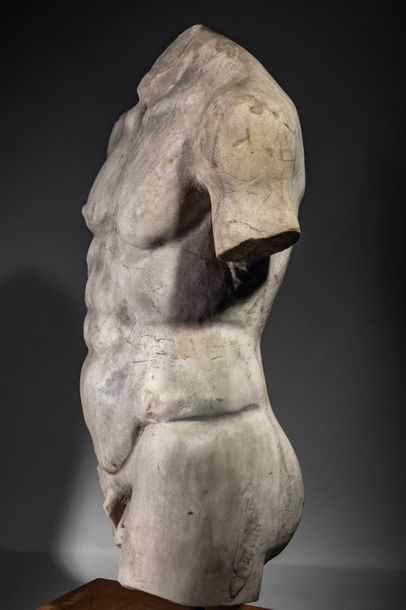 null Torse masculin athlétique nu probablement d'une statue d'Hercule
Inspiré des...