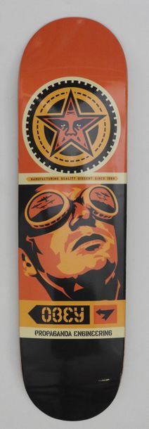 null Shepard Fairey dit Obey (né en 1970)

Impression serigraphique sur skateboard...