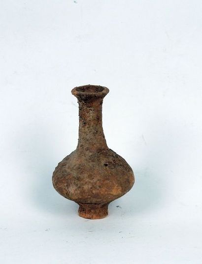 null Vase à panse large et col étroit

Terre cuite 10 cm

Période romaine
