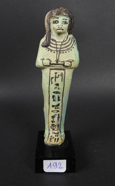 null Chaouabti.Fritte inscrite

au nom d’un prêtre de Ptah.Style ramesside.En l’état.

H...
