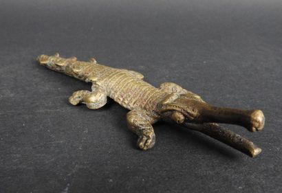 null Crocodile.Poids animalier..Bronze ou laiton.

Baoulé.Côte d’Ivoire.L :10cm....