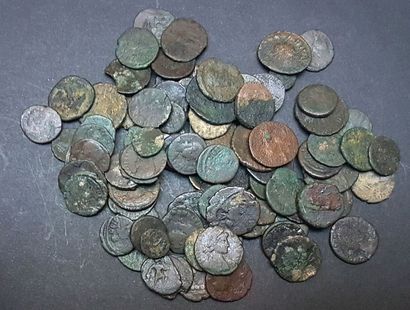 null Important lot de plus de 80 monnaies romaines, composé de bronzes des II et...