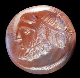 null Intaille gravée d'un profil de Jupiter..Cornaline.
Art romain.I-IIès.L: 15m...